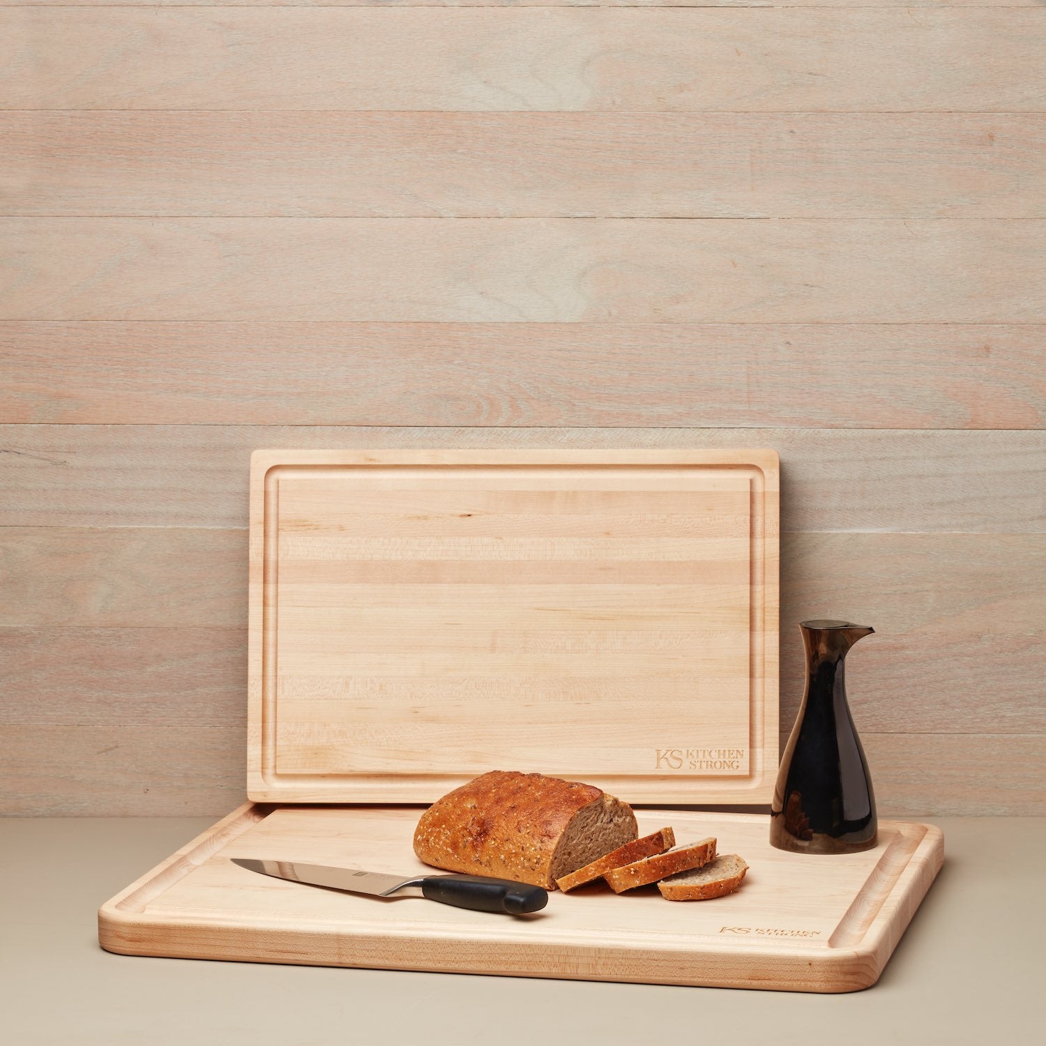 Kitchen Strong wood cutting board. Can also be used as a charcuterie board. 